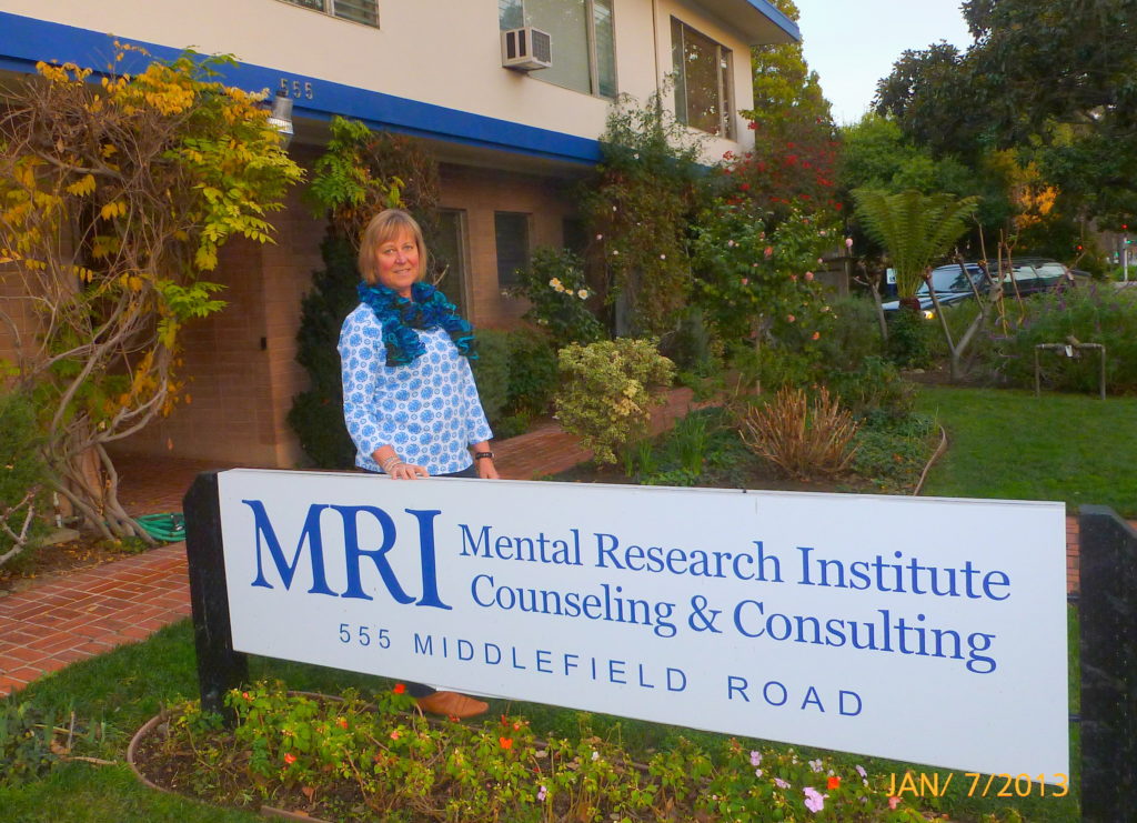 Karin Schlanger devant le MRI à Palo Alto